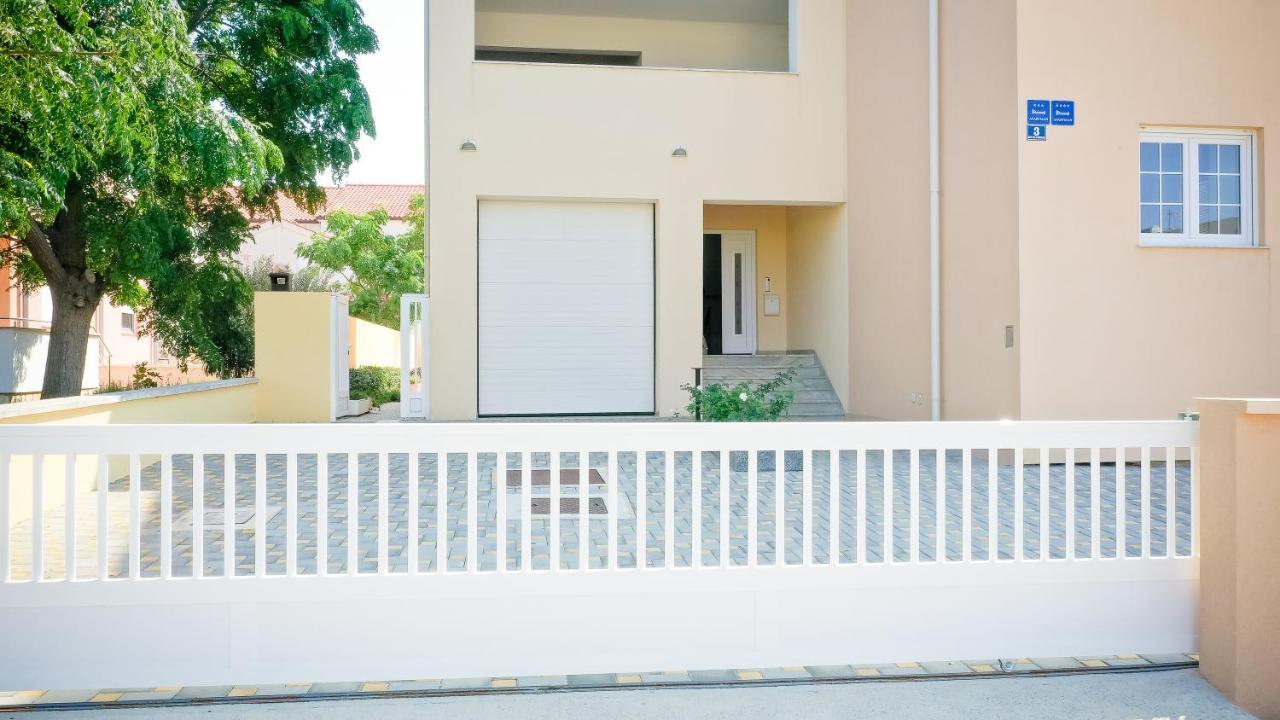 Apartments Sandrina Vrsi Esterno foto