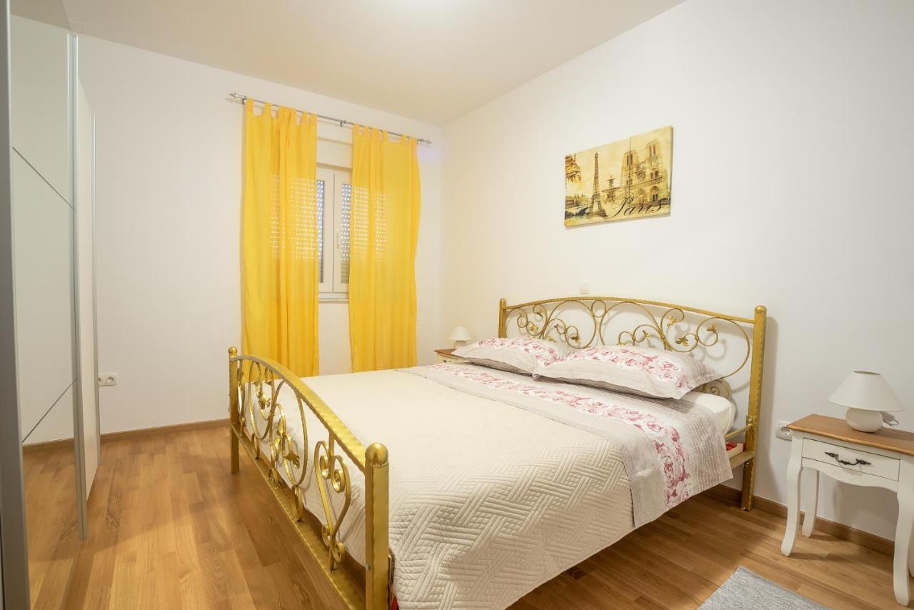 Apartments Sandrina Vrsi Esterno foto