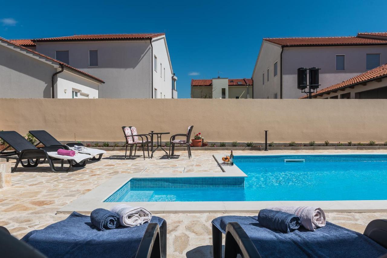 Apartments Sandrina Vrsi Esterno foto