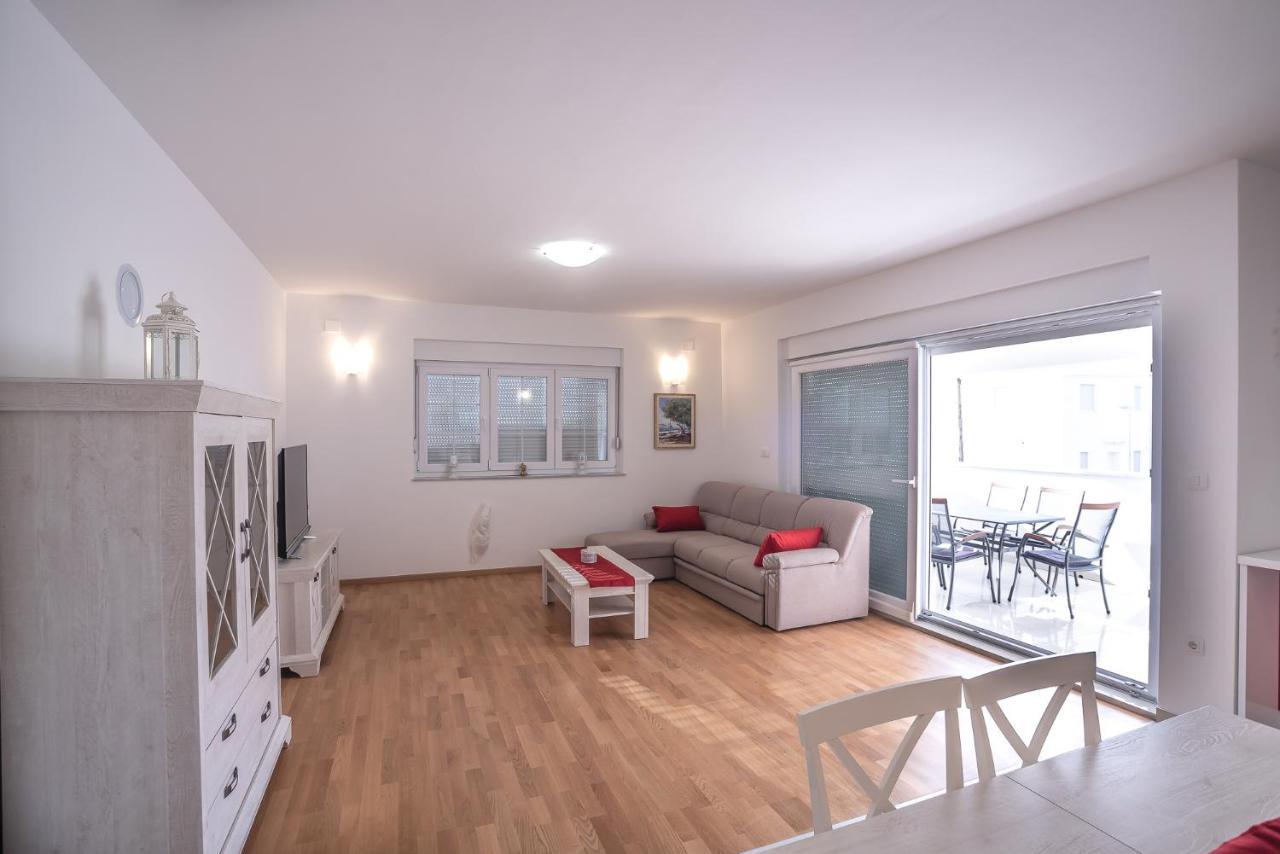 Apartments Sandrina Vrsi Esterno foto