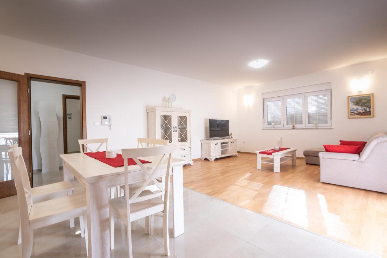 Apartments Sandrina Vrsi Esterno foto